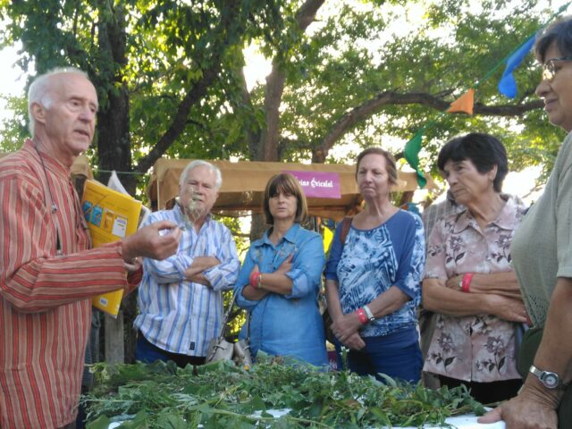 Alfaiate e herbalista conduz workshop sobre plantas aromáticas na Bemposta Manuelina